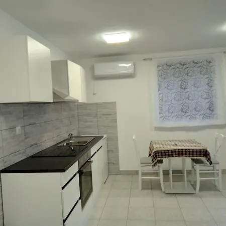 Vedo Apartment *